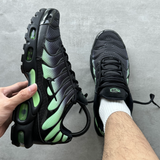 Nike Air Max Plus Black Illusion Green (4)