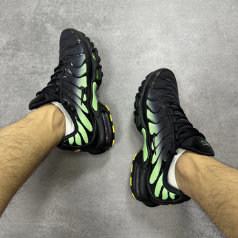 Nike Air Max Plus Black Illusion Green - Double on-foot view (2026-10-10)