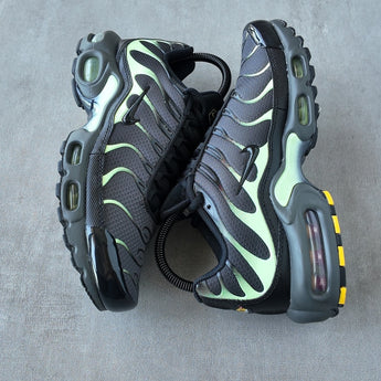 Nike Air Max Plus Iron Gray Light Liquid Lime Black - Image 3
