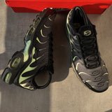 R2R real-shot image | Nike Air Max Plus Smoke Grey Volt | seq:3 | source:Nike Air Max Plus Smoke Grey Volt_3.jpg