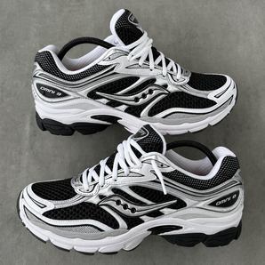 SAUCONY PROGRID OMNI 9 BLACK WHITE