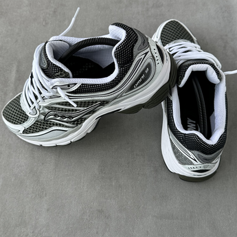 SAUCONY PROGRID OMNI 9 BLACK WHITE
