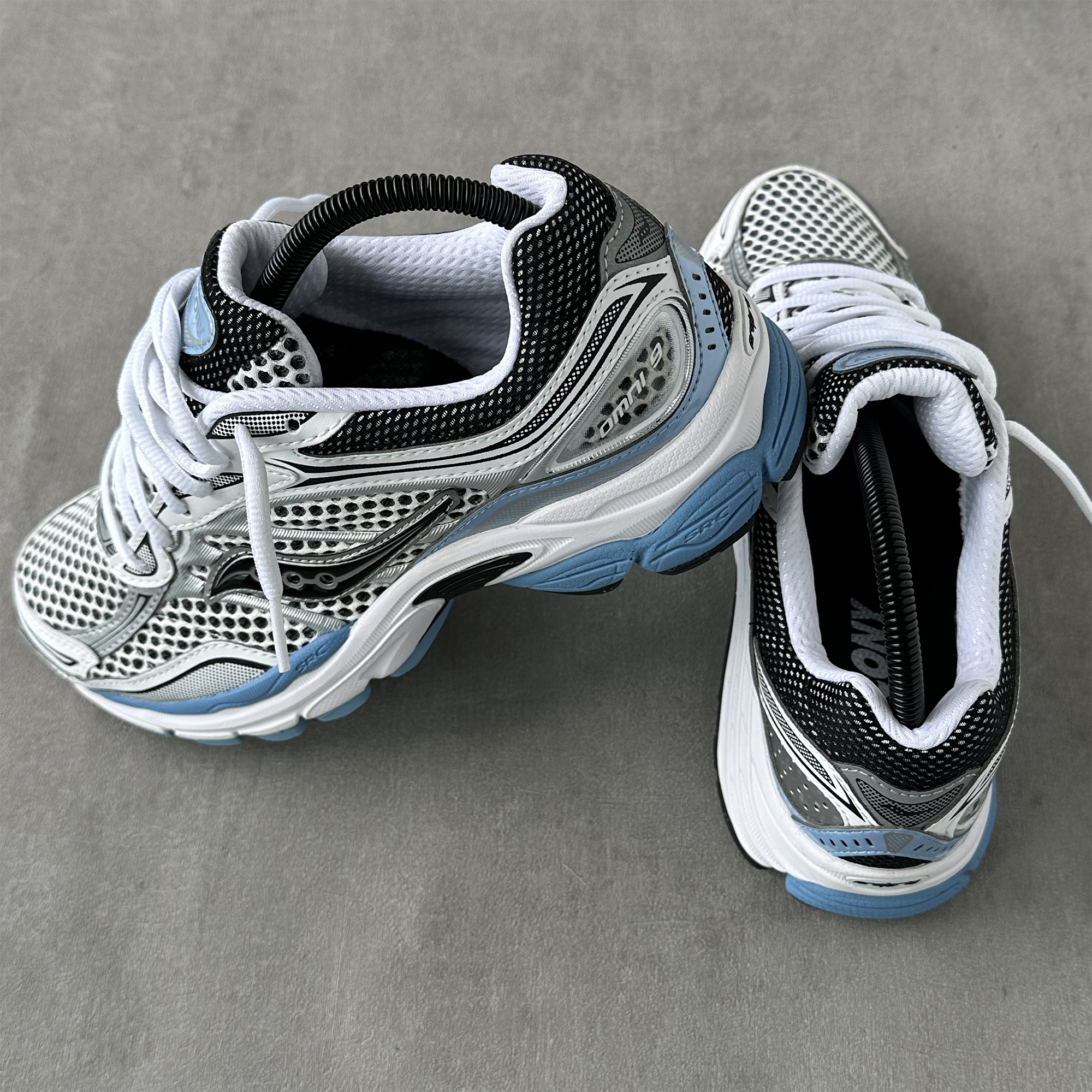Saucony ProGrid Omni 9 Blissful White