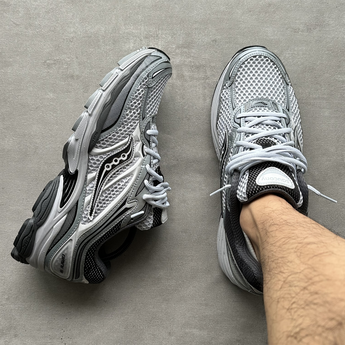 Saucony ProGrid Omni 9 Microchip
