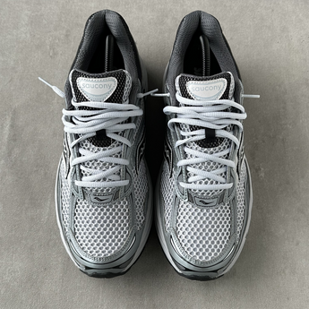 Saucony ProGrid Omni 9 Microchip