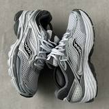 Saucony ProGrid Omni 9 Microchip