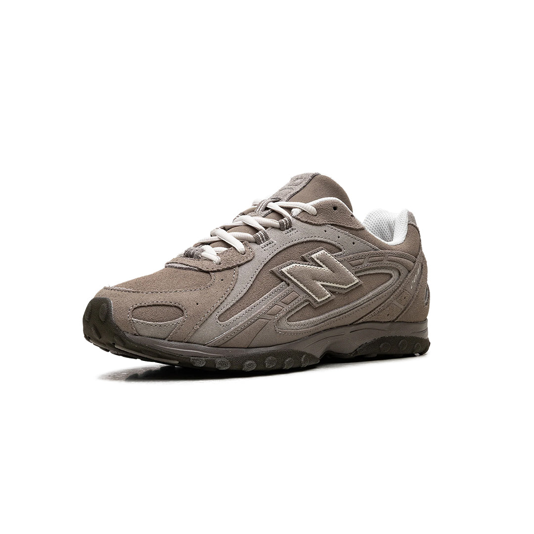 New Balance 204L “Mushroom Arid Stone” – three-quarter front angle (women’s, U204LMMA)