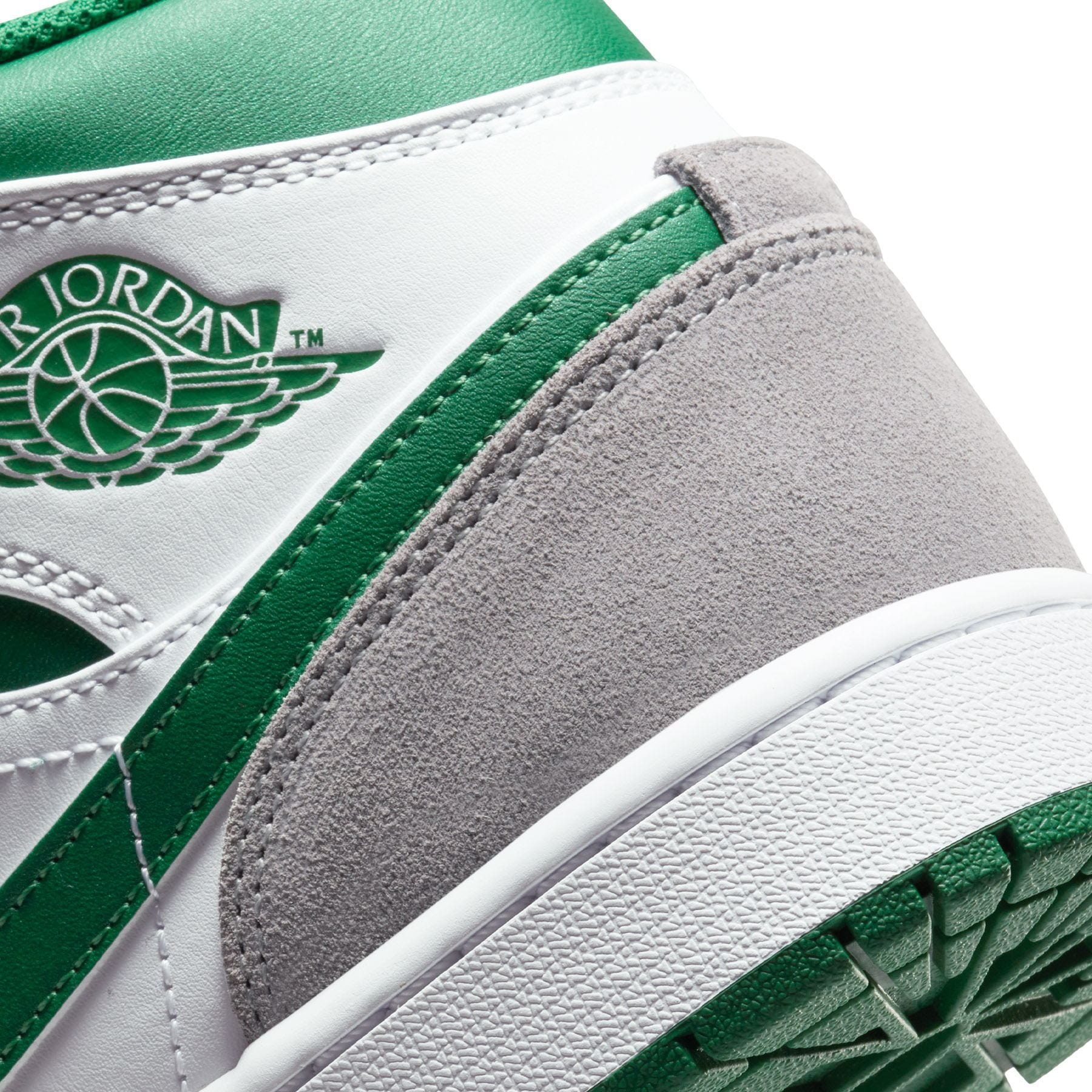 Jordan 1 mid se pine green hotsell