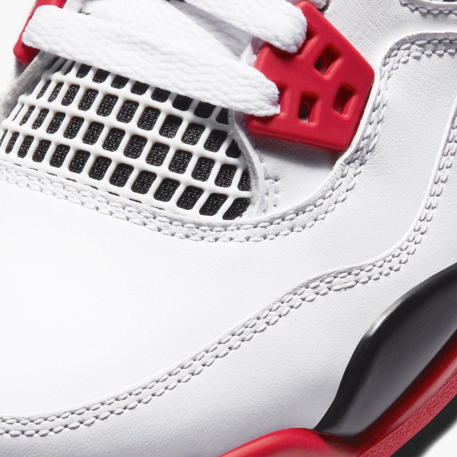Fire red deals jordan 4s