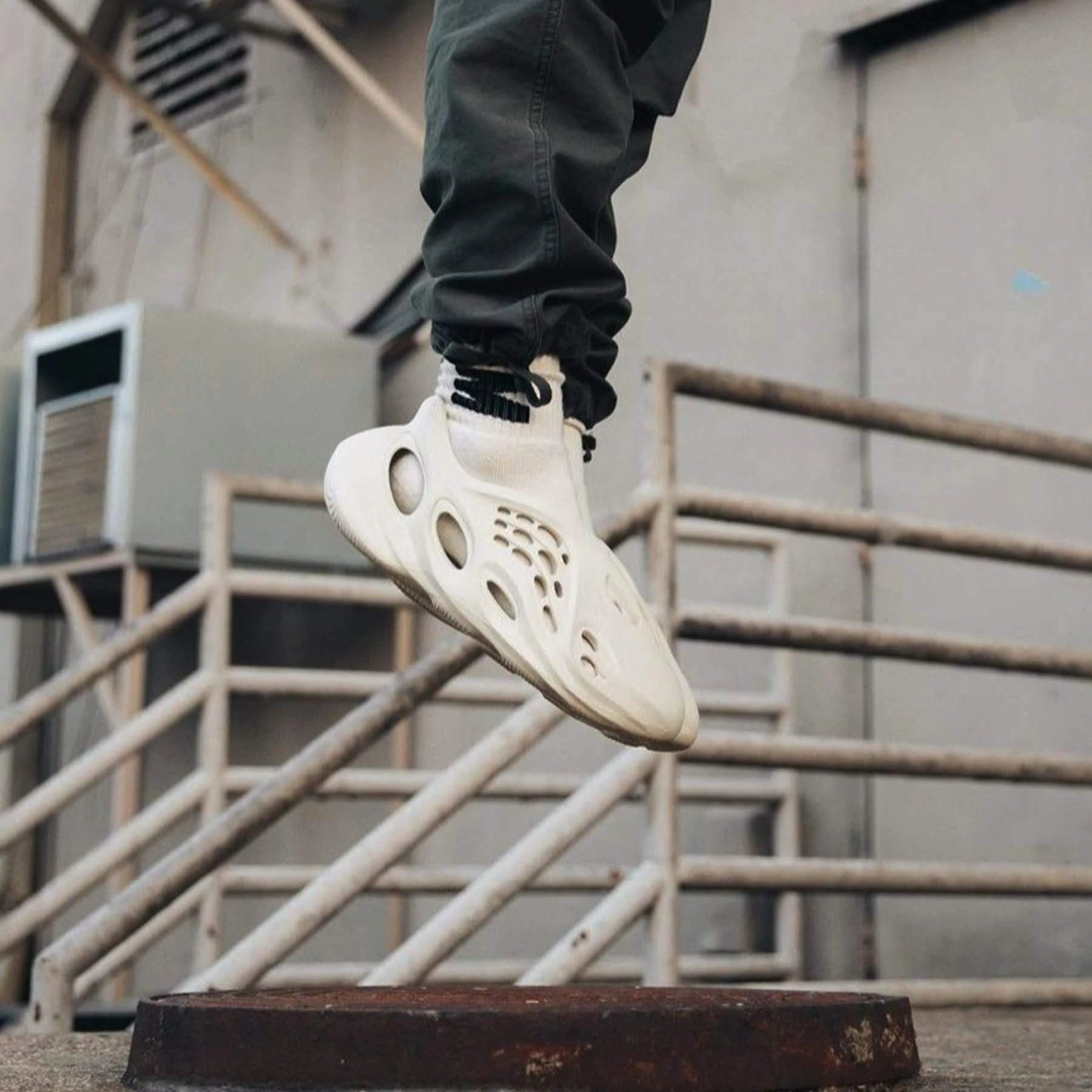 Yeezy cheap 700 sand